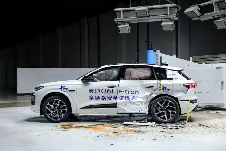 一汽奥迪Q6Le-tron成功挑战连环碰撞(图9)