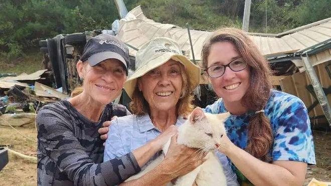 小猫被洪水卷走本以为死掉了家人都伤心之际没想到它回家了！(图3)
