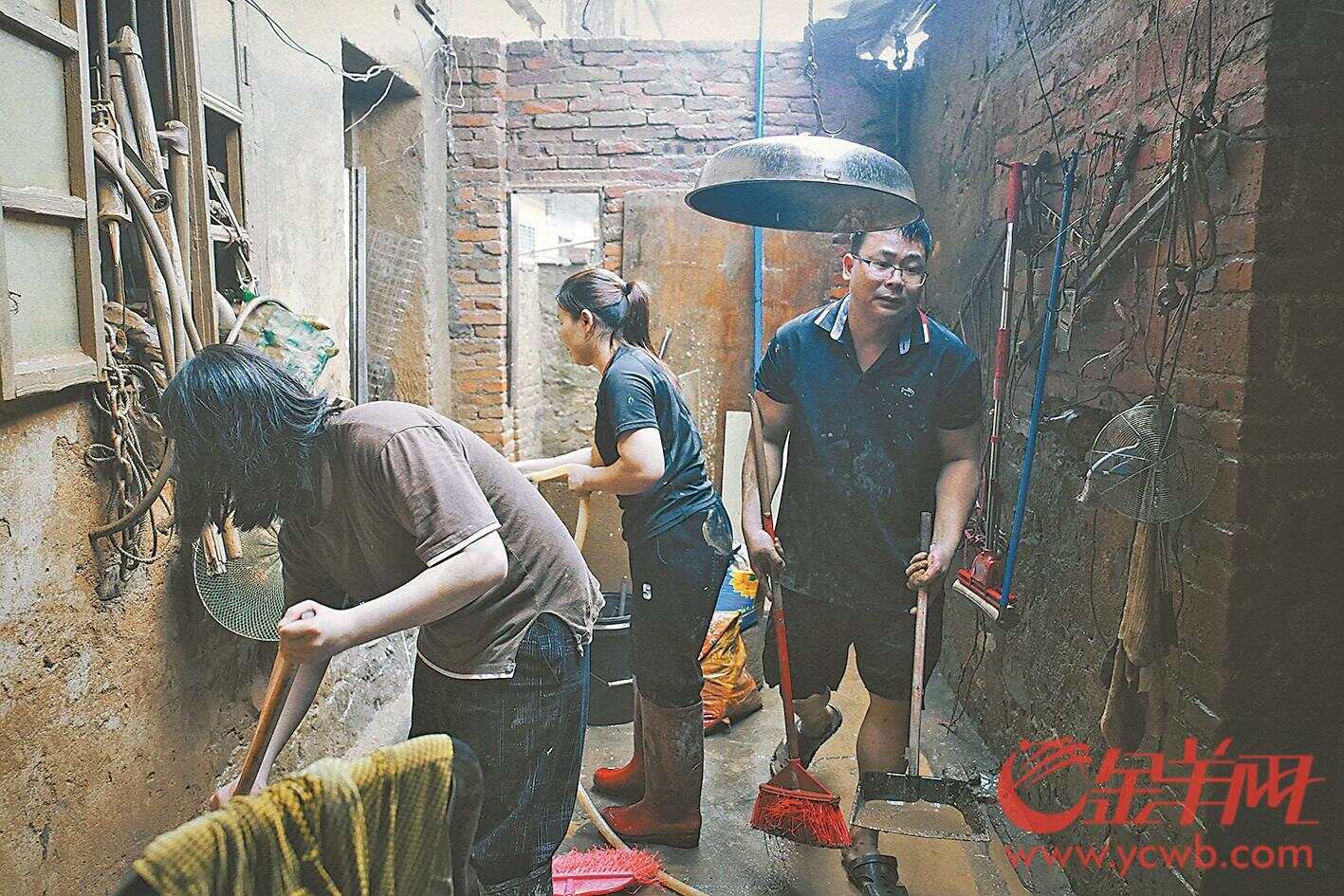 粤北洪灾中的救援和坚守——记者直击灾区一线记录救援救灾中的动人瞬间(图1)