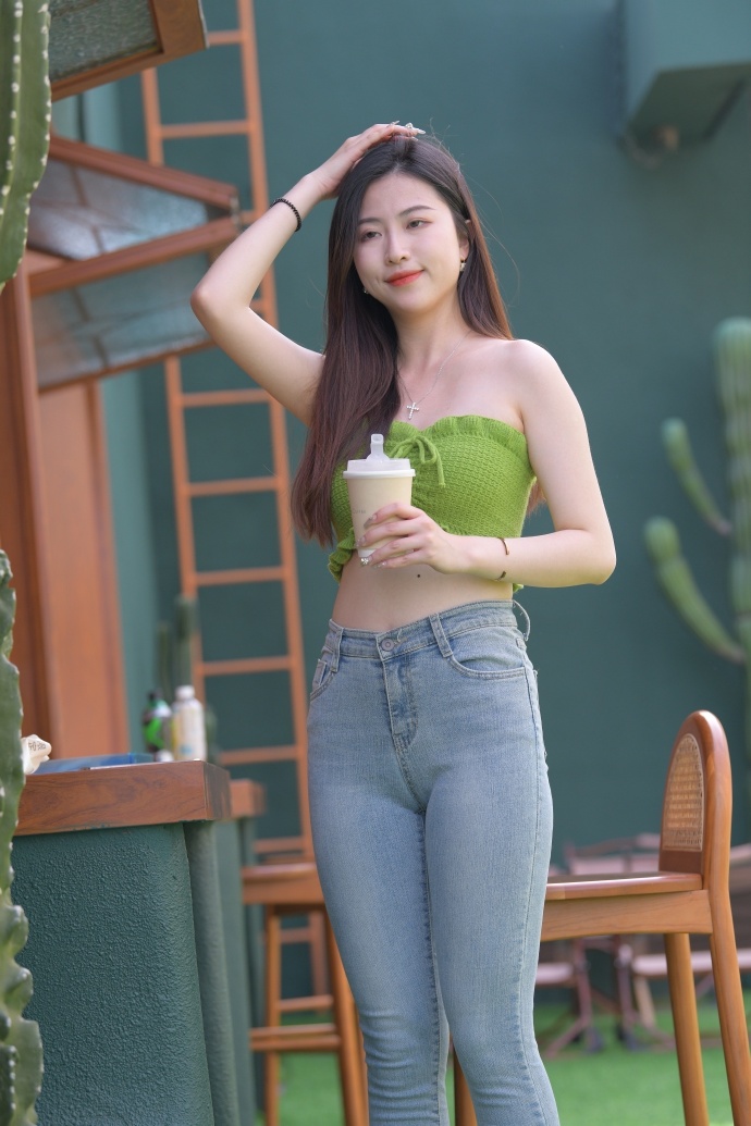 迈开腿让我亲亲你的小草莓_迈开腿让我亲亲你的小草莓V11(图1)