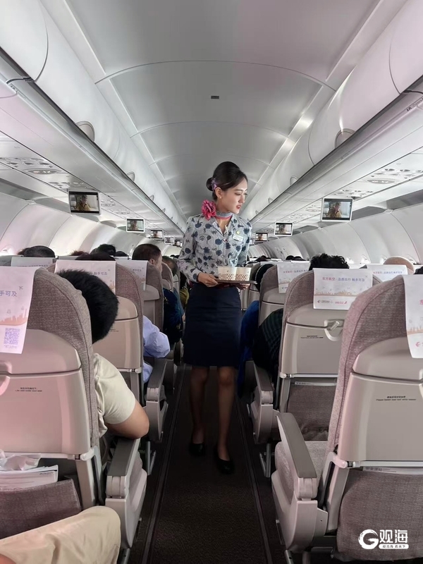 云端上的守护！暑运旺季这些人用责任担当为旅客保驾护航(图2)