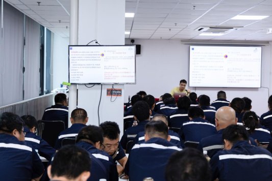 淬炼安全技能筑牢公交防线！济南市开展济南公交维修班组长工伤预防专项培训活动(图2)