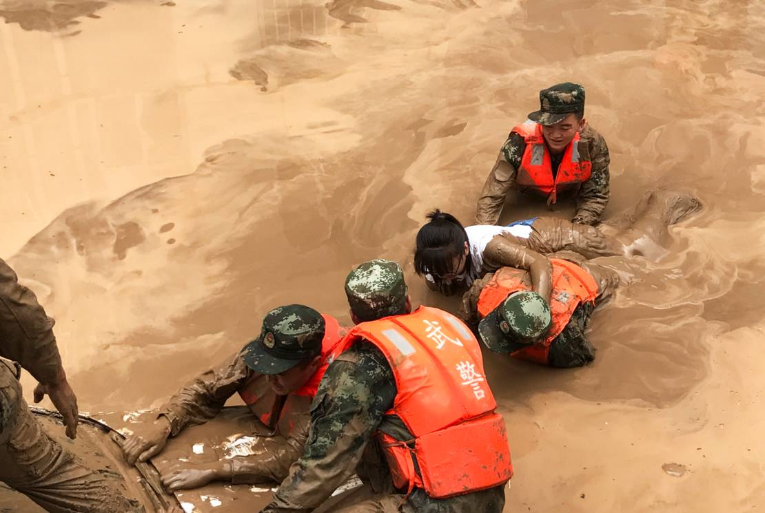 美休斯敦开放更多避难所容纳受强降雨影响的民众(图1)