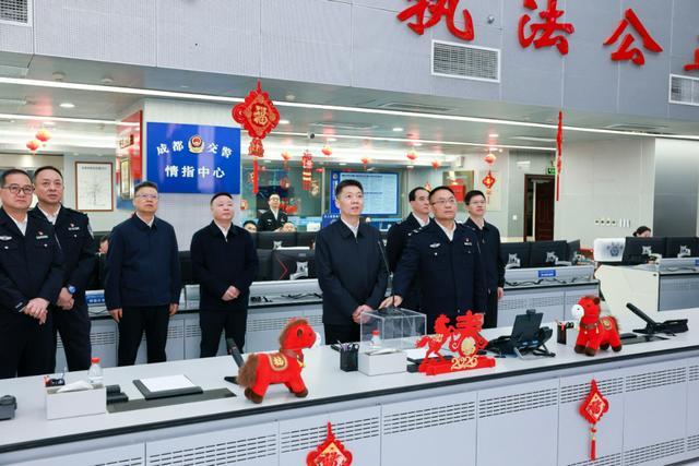 曹立军陈书平检查节日安全生产和市场保供工作并走访慰问一线工作人员(图3)