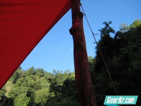 简单易搭的野外遮蔽小屋Shelter(图2)